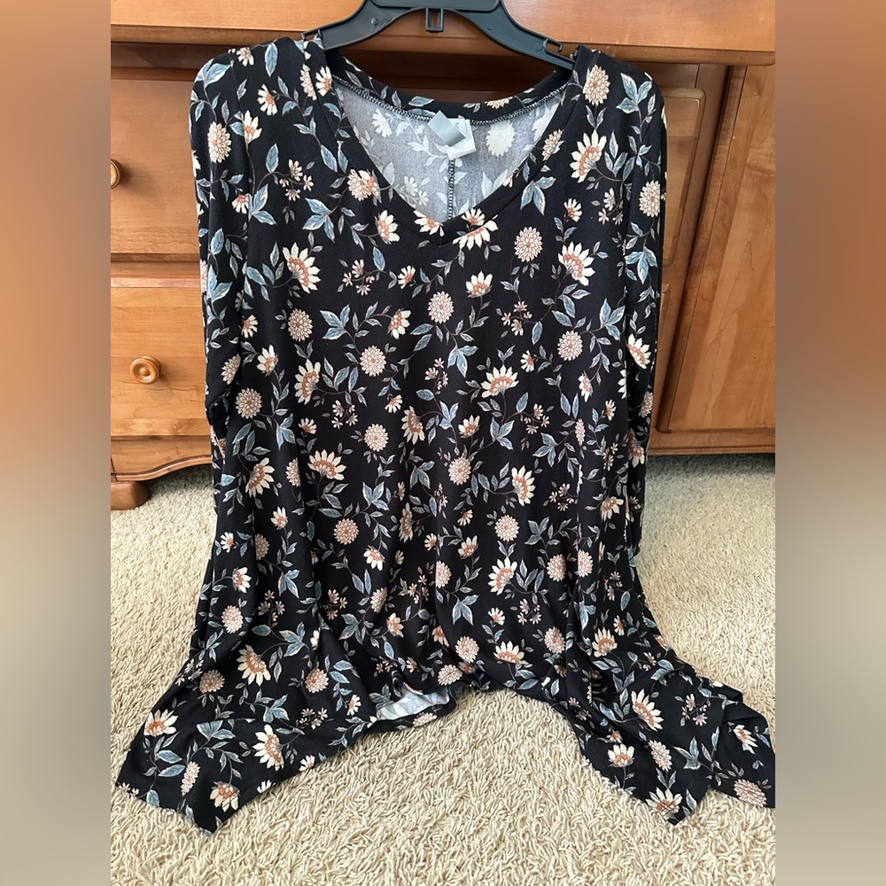 NWOT HONEYME FLORAL TUNIC